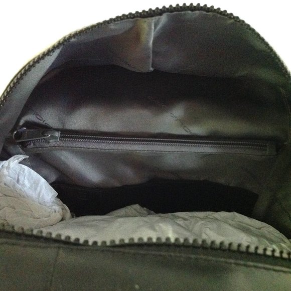 Piquadro Downtown Leather Backpack - Picture 8 of 12